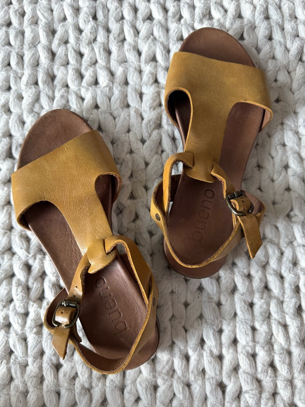 Bueno Tanis Leather T-Strap Sandal, size 38 (7.5-8)